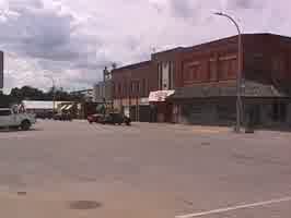 A shot of downtown Ida Grove, taken slightly farther down the street.