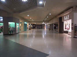 The southwest wing of the mall, looking to the end. To the sides are Maurices, Kay Jewelers, Bath and Body Works, and some closed stores.